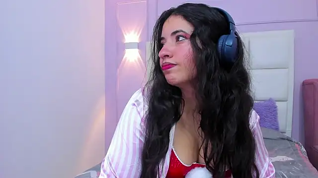 Snapshot of Nicol_Chang chatting on 12-02-25, 08:15 Nicol Chang online show from 12-02-25, 08:15