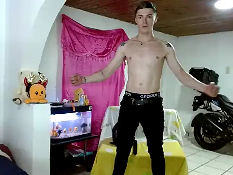 Snapshot of Ken_bigcock77 chatting on 09-11-25, 03:17 Ken bigcock77 online show from 09-11-25, 03:17