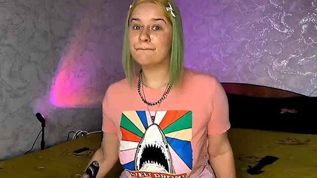 Snapshot of NeonNectar_ chatting on 10-07-25, 01:52 NeonNectar online show from 10-07-25, 01:52