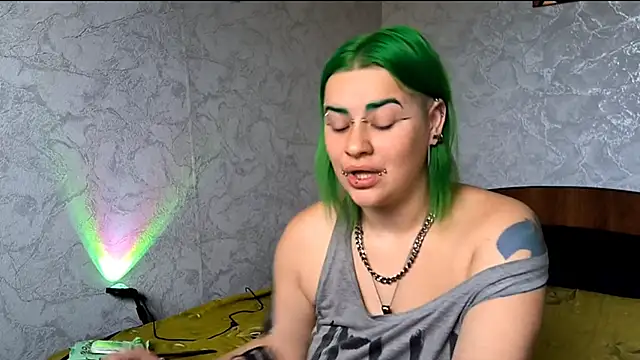 Snapshot of NeonNectar_ chatting on 10-15-25, 09:31 NeonNectar online show from 10-15-25, 09:31