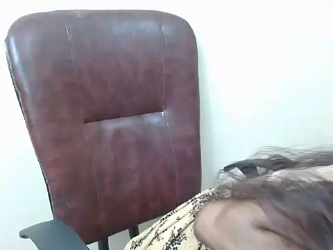 smallcuute online show from 10-06-25, 07:33