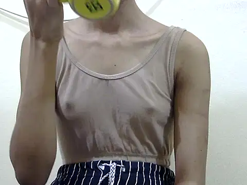 smallcuute online show from 12-15-25, 08:57