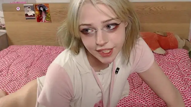 Snapshot of triplebakaaa chatting on 11-22-25, 09:36 triplebakaaa online show from 11-22-25, 09:36