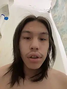 Snapshot of heytherepeoples717 chatting on 11-24-25, 12:49 heytherepeoples717 online show from 11-24-25, 12:49