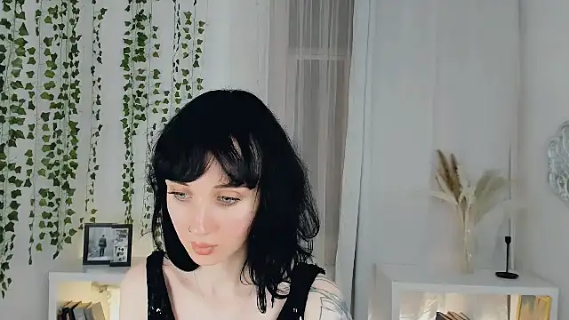 HollyVex online show from 11-23-25, 03:56