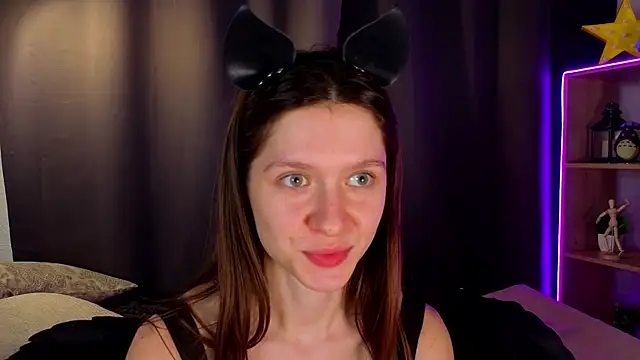 Snapshot of MinaMancilla chatting on 09-10-25, 04:18 MinaMancilla online show from 09-10-25, 04:18