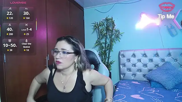 Snapshot of noelia_milf19 chatting on 06-11-26, 01:05 noelia milf19 online show from 06-11-26, 01:05