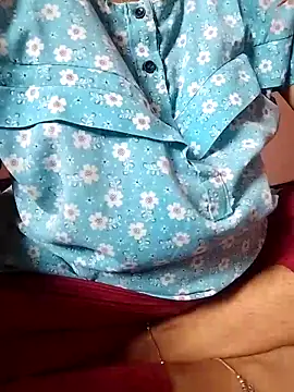 Snapshot of Cuthira chatting on 09-15-25, 05:40 Cuthira online show from 09-15-25, 05:40