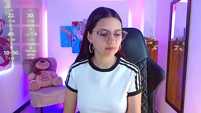 AlanaGarcia19 online show from 12-18-25, 12:11