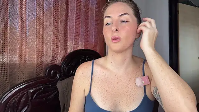 Snapshot of sexylittlefriend chatting on 04-22-26, 03:24 sexylittlefriend online show from 04-22-26, 03:24