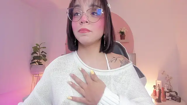 Clara Luu online show from 03-25-26, 02:39