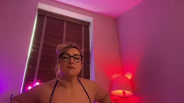 Snapshot of MistresssX chatting on 05-27-26, 02:03 MistresssX online show from 05-27-26, 02:03