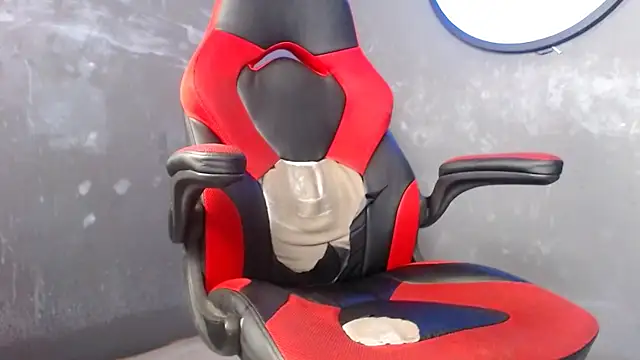 Snapshot of Codyknightt chatting on 09-21-25, 04:14 Codyknightt online show from 09-21-25, 04:14