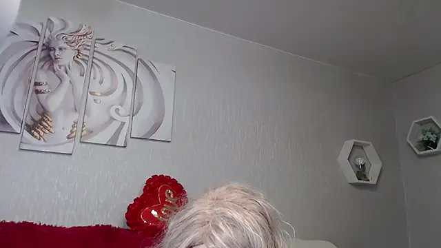 Snapshot of DorisBest chatting on 10-25-25, 05:04 DorisBest online show from 10-25-25, 05:04