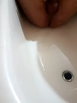 Snapshot of Mm7oon_bnat chatting on 10-24-25, 05:31 Mm7oon bnat online show from 10-24-25, 05:31