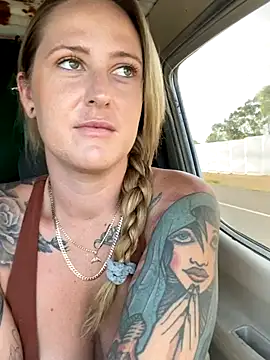 Snapshot of OdetteDelane chatting on 10-17-25, 07:11 OdetteDelane online show from 10-17-25, 07:11