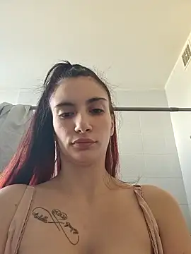 Snapshot of Michou02xXx chatting on 03-20-26, 12:21 Michou02xXx online show from 03-20-26, 12:21