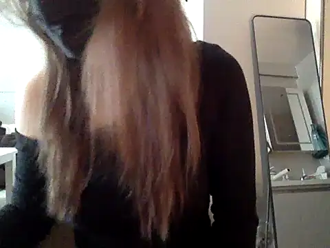 Mia 8 online show from 03-19-26, 02:26