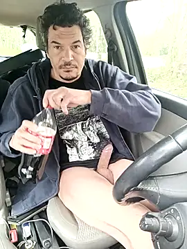 Snapshot of twitshe chatting on 10-27-25, 12:31 twitshe online show from 10-27-25, 12:31