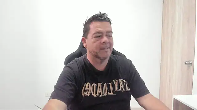 Snapshot of massimo_dannger chatting on 10-23-25, 12:59 massimo dannger online show from 10-23-25, 12:59