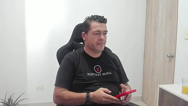 Snapshot of massimo_dannger chatting on 10-28-25, 06:32 massimo dannger online show from 10-28-25, 06:32