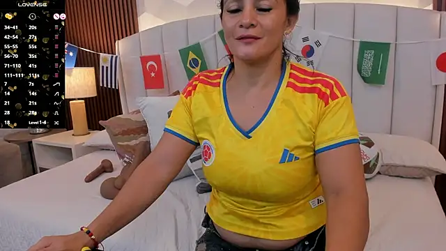 Snapshot of Mommy_Naughty chatting on 06-23-26, 10:46 Mommy Naughty online show from 06-23-26, 10:46