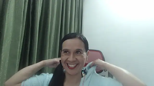 Snapshot of Aileendarkhot chatting on 12-19-25, 04:08 Aileendarkhot online show from 12-19-25, 04:08