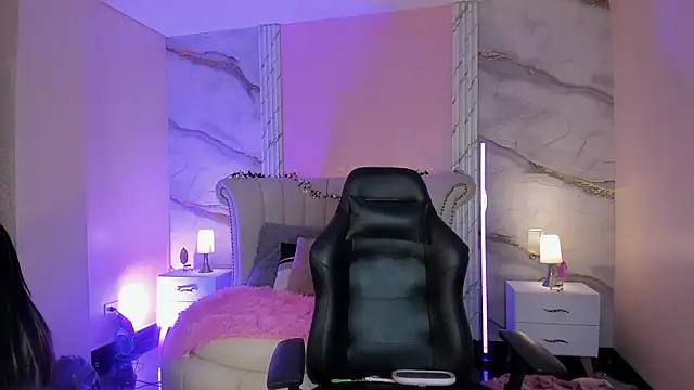 EmmaStonns online show from 04-13-26, 02:33