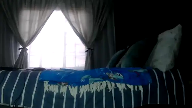 Snapshot of SEXYHUGEASS21 chatting on 09-10-25, 06:24 SEXYHUGEASS21 online show from 09-10-25, 06:24