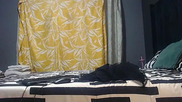 Snapshot of SEXYHUGEASS21 chatting on 07-15-26, 05:45 SEXYHUGEASS21 online show from 07-15-26, 05:45