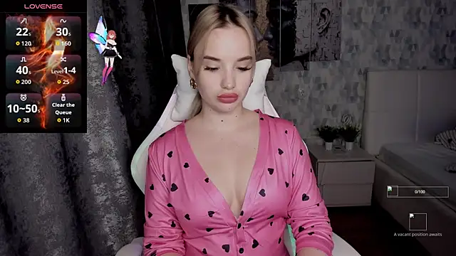 KiraKrox online show from 10-20-25, 06:41