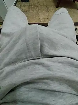 Snapshot of RaoufDz17cm chatting on 10-23-25, 08:18 RaoufDz17cm online show from 10-23-25, 08:18