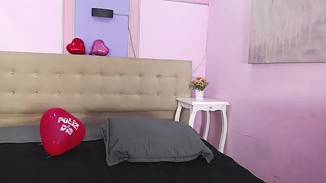 Snapshot of tiiny_emilly chatting on 09-29-25, 08:35 tiiny emilly online show from 09-29-25, 08:35