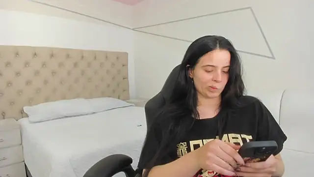 Snapshot of ChannelWhite_ chatting on 09-29-25, 10:36 ChannelWhite online show from 09-29-25, 10:36