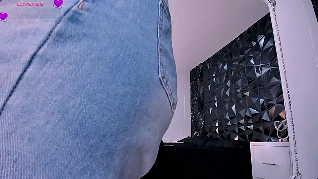 Snapshot of ChannelWhite_ chatting on 03-10-26, 09:42 ChannelWhite online show from 03-10-26, 09:42