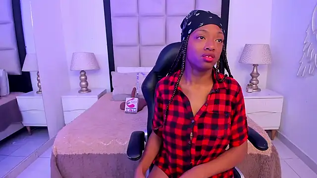 Snapshot of ElisabettaMonroy chatting on 12-04-25, 05:32 ElisabettaMonroy online show from 12-04-25, 05:32