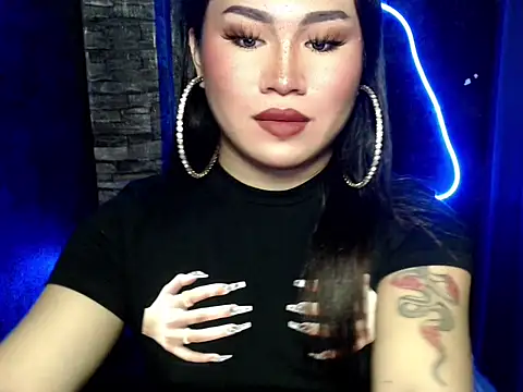 Snapshot of pretty_lassy chatting on 10-13-25, 11:54 pretty lassy online show from 10-13-25, 11:54