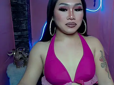 Snapshot of pretty_lassy chatting on 11-18-25, 04:22 pretty lassy online show from 11-18-25, 04:22