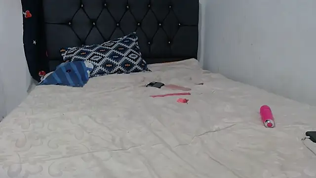 Snapshot of Angeliicaxx chatting on 09-30-25, 04:17 Angeliicaxx online show from 09-30-25, 04:17