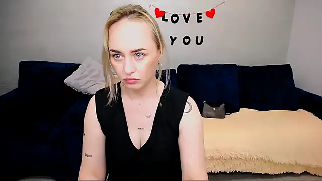 LiluMoon   online show from 05-09-26, 12:43
