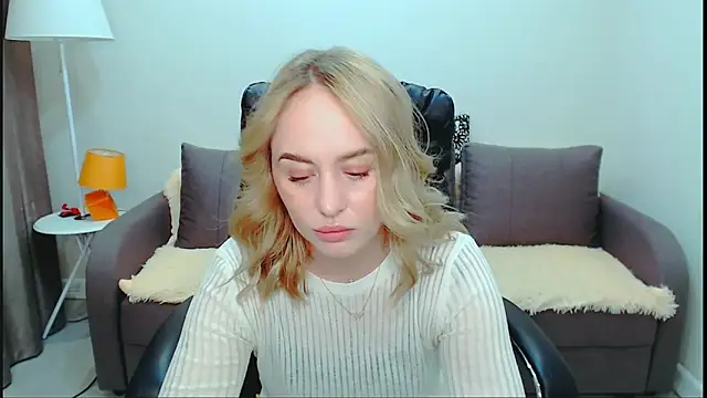 LiluMoon   online show from 05-15-26, 04:25