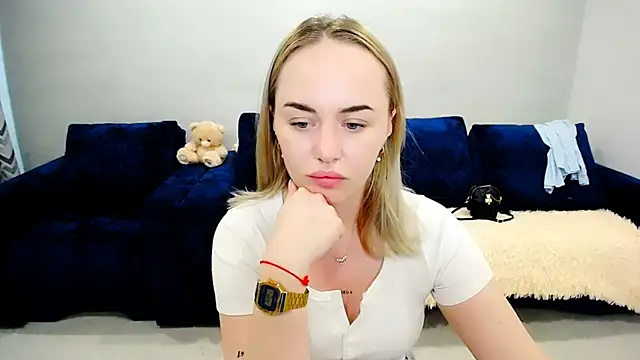 Snapshot of LiluMoon__ chatting on 05-20-26, 06:19 LiluMoon online show from 05-20-26, 06:19