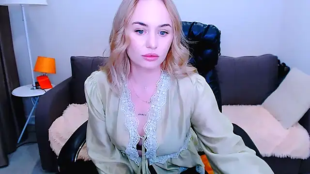 Snapshot of LiluMoon__ chatting on 06-26-26, 11:14 LiluMoon online show from 06-26-26, 11:14