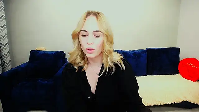Snapshot of LiluMoon__ chatting on 06-28-26, 03:18 LiluMoon online show from 06-28-26, 03:18