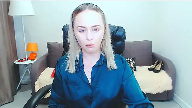 Snapshot of LiluMoon__ chatting on 07-08-26, 04:33 LiluMoon online show from 07-08-26, 04:33