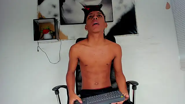 tyler twink boy online show from 11-10-25, 12:37