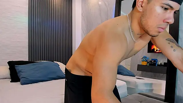 Snapshot of Kalyan_Casstelo chatting on 09-30-25, 01:49 Kalyan Casstelo online show from 09-30-25, 01:49