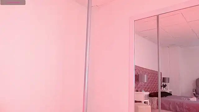 Snapshot of Coralgh_ chatting on 09-23-25, 08:23 Coralgh online show from 09-23-25, 08:23