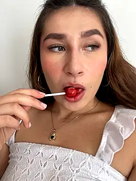 Isa Villamarin online show from 09-23-25, 02:42