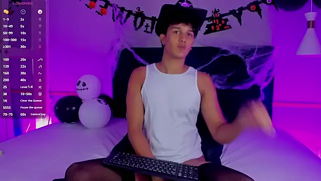 Leo Savage  online show from 10-18-25, 04:48